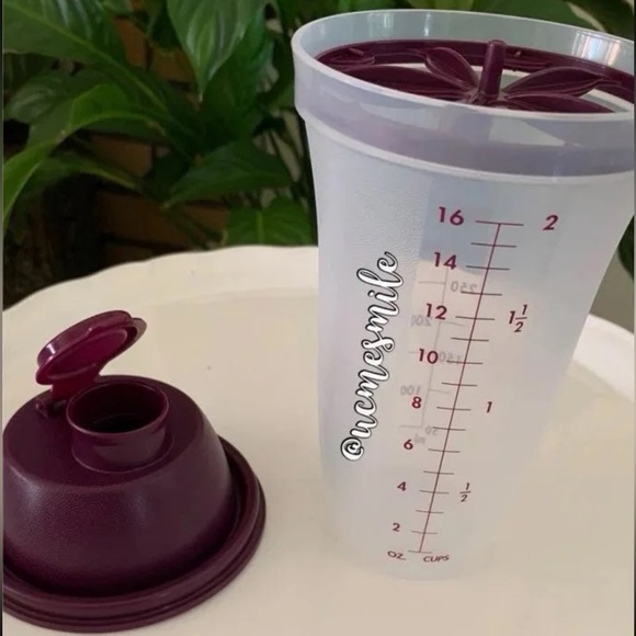 Tupperware Quick Shake - Blender / Mixer / Shaker Cup - Picture 2 of 4